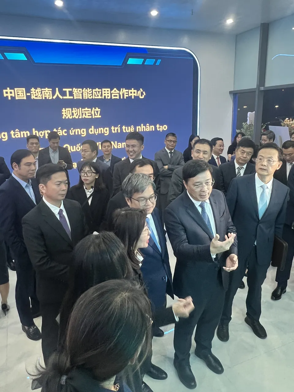 河内 AI 展示中心启用，连接中越产业合作 · 图集 2