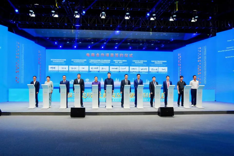 AI＋短剧跨境项目签约南 A 中心 · 图集 1